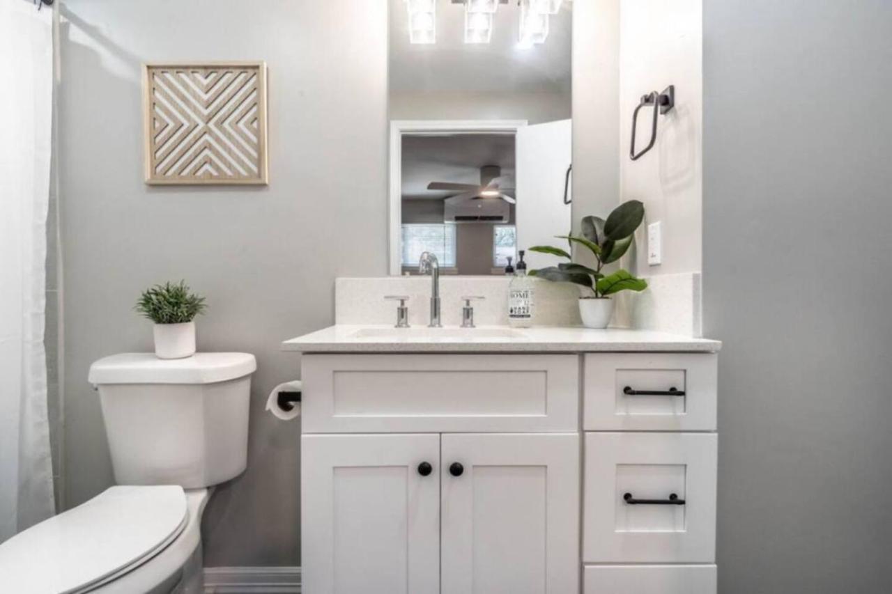 Roomy Urban Apartment Montrose! Free Parking #3 Houston Exterior photo